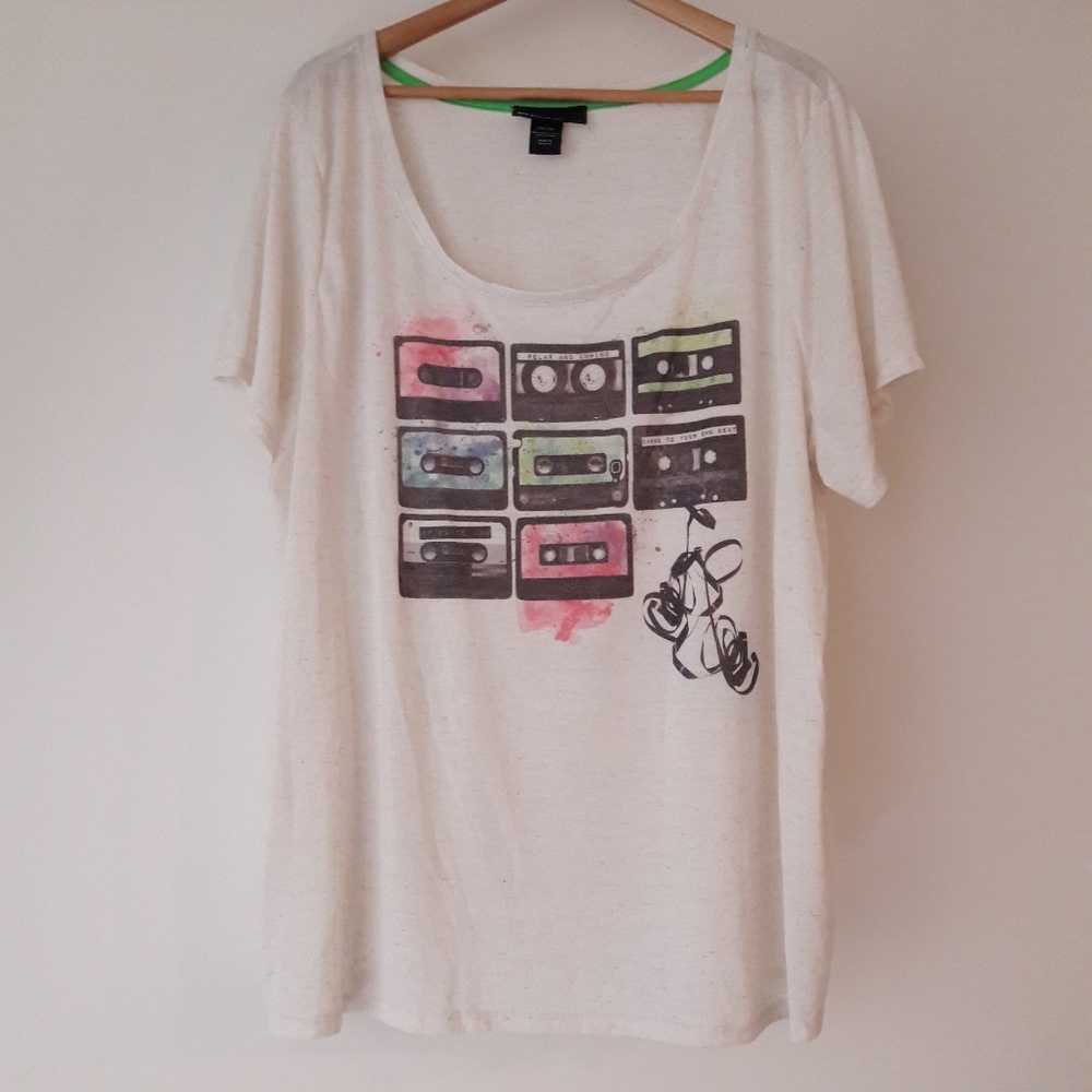 NWOT Lane Bryant ivory square print t-shirt 26
